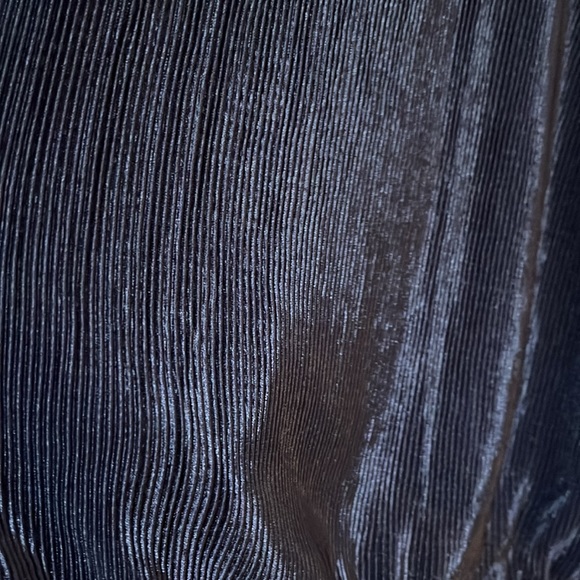 NEW Woman’s Top - Picture 3 of 4